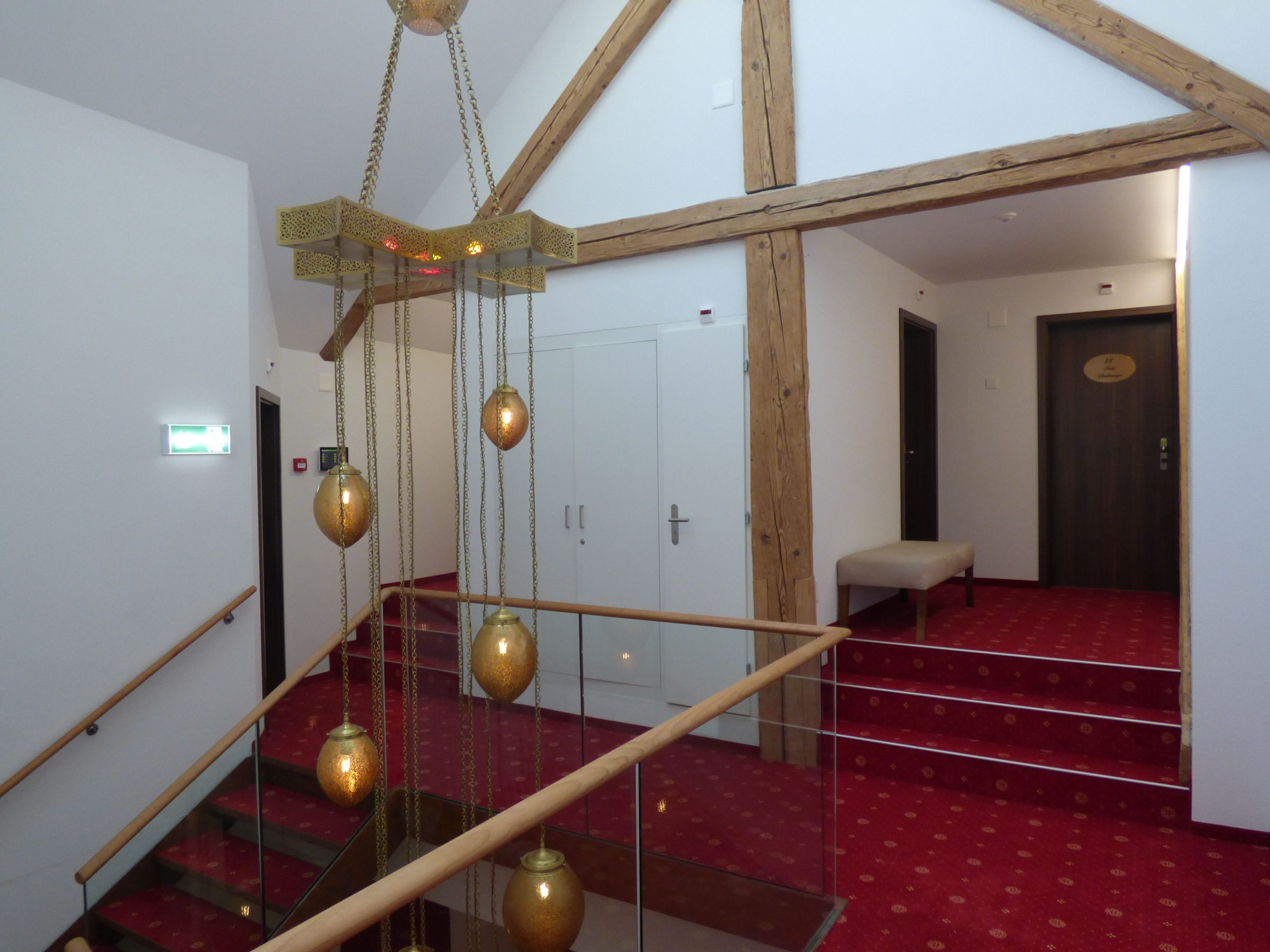 Palier et haut des escaliers de l'Hôtel La Belle Croix à Romont
